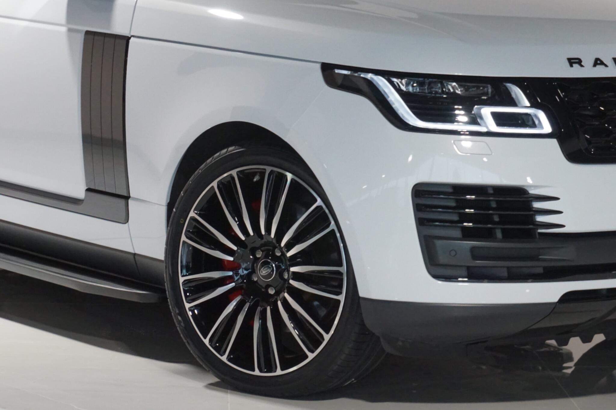 Land Rover Range Rover 2.0 P400e 13.1kWh Vogue SUV 5dr Petrol Plug-in Hybrid Auto 4WD Euro 6 (s/s) (404 ps)